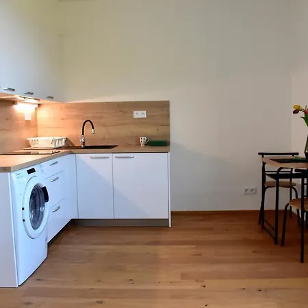 Airstay Apartment: Grebovka * Prague
