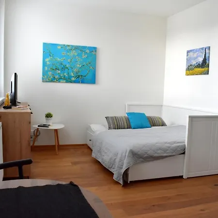 Airstay Apartment: Grebovka