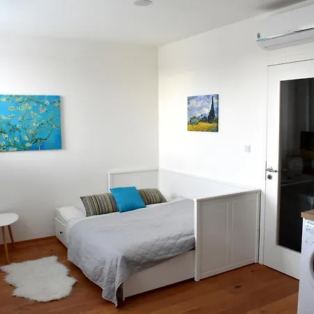 Airstay Apartment: Grebovka