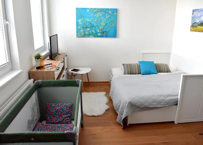 Airstay Apartment: Grebovka *
