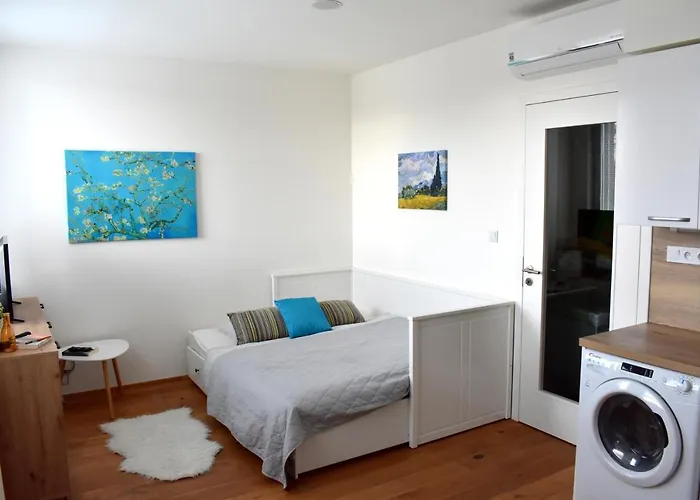 Airstay Apartment: Grebovka