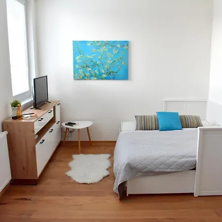 Daire Airstay Apartment: Grebovka