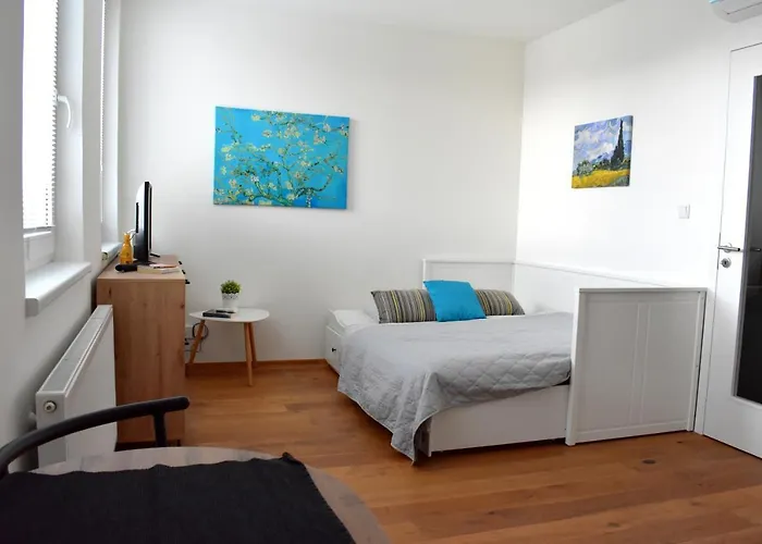 Airstay Apartment: Grebovka